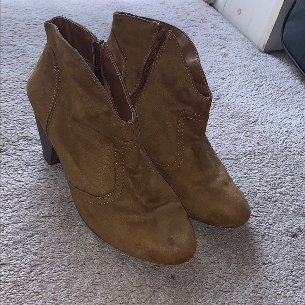 Brown boots with heel